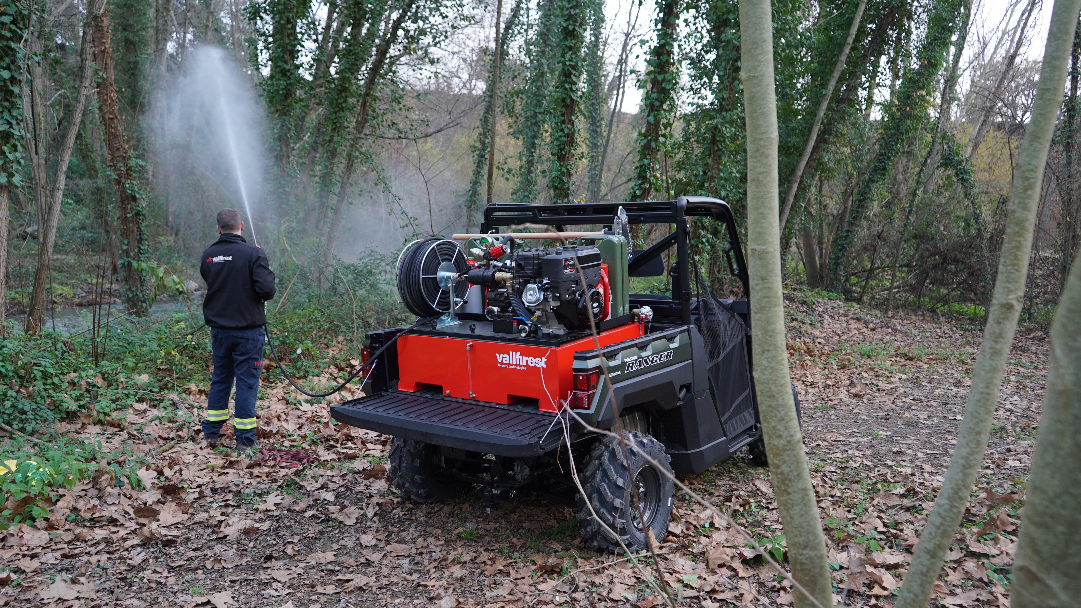 Vallfirest SKID UNIT UTV - výsokotlakový hasiaci systém B&S XR10,RK24,10 pre štvorkolky nádrž 150 l,280 l,320 l