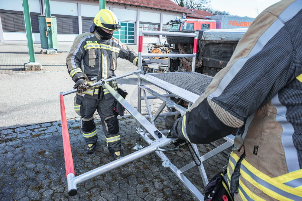 Záchranná a pracovná plošina so skladacím rámom DIN 14830