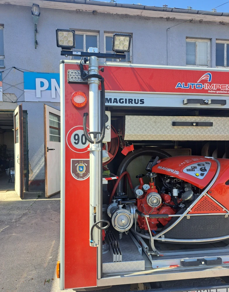 Výsuvný osvetľovací stožiar Ø 66 - manuálny - 3983/1325 mm / extermý kábel/