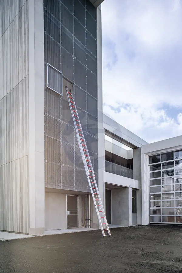 Hasičský výsuvný rebrík DIN EN 1147,2 dielny - 8,1 m, bez opory