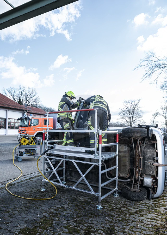 Záchranná a pracovná plošina so skladacím rámom DIN 14830