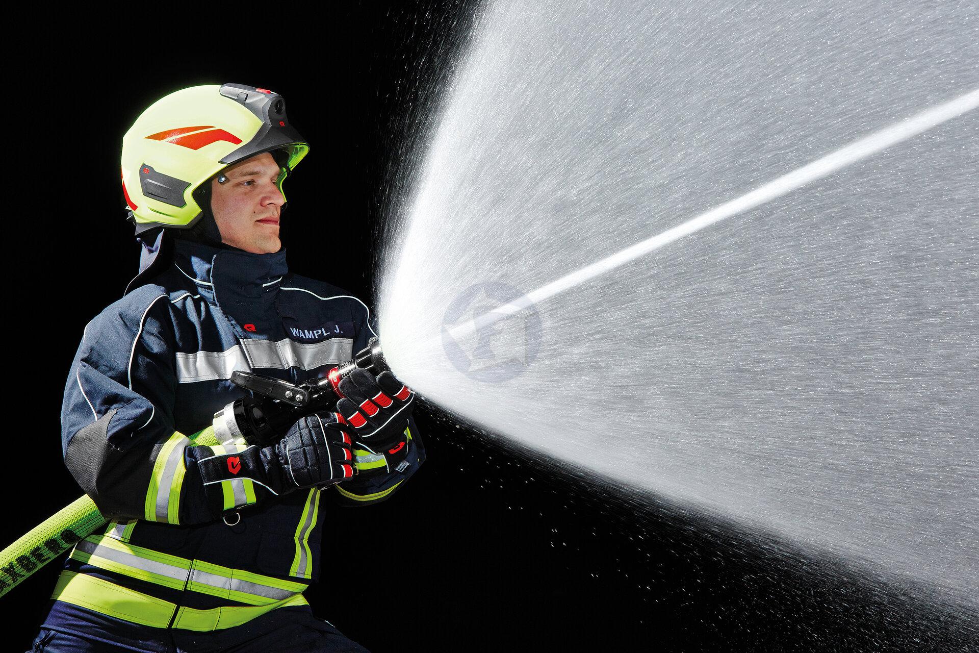 Kombinovaná prúdnica Rosenbauer PRO JET II B 75