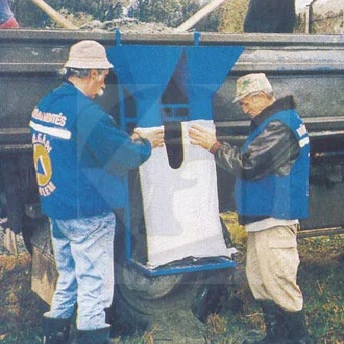 Plnička protipovodňových vriec