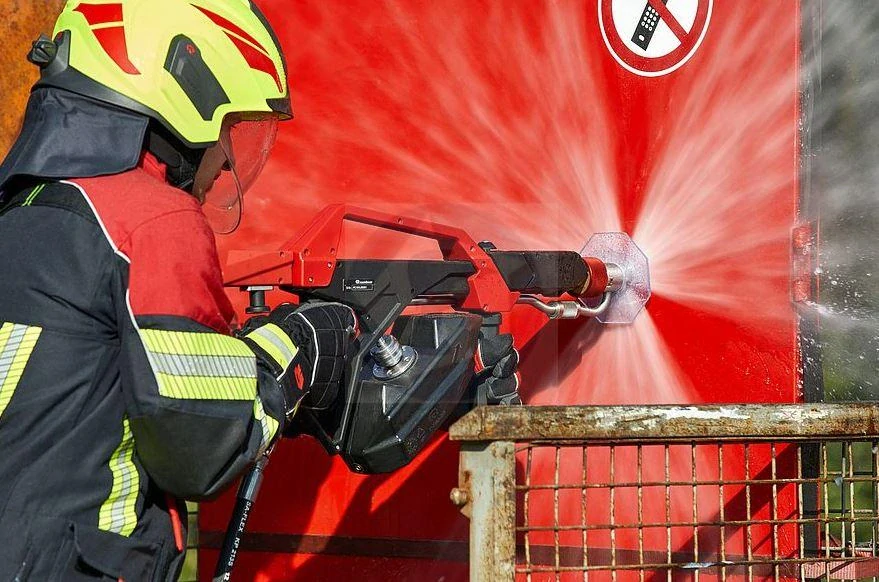 Rezacie a hasiace zariadenie Rosenbauer RFC CUTTEX